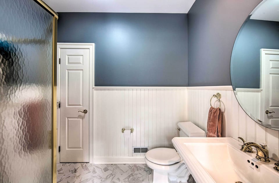 Full Bathroom | 2nd Floor
