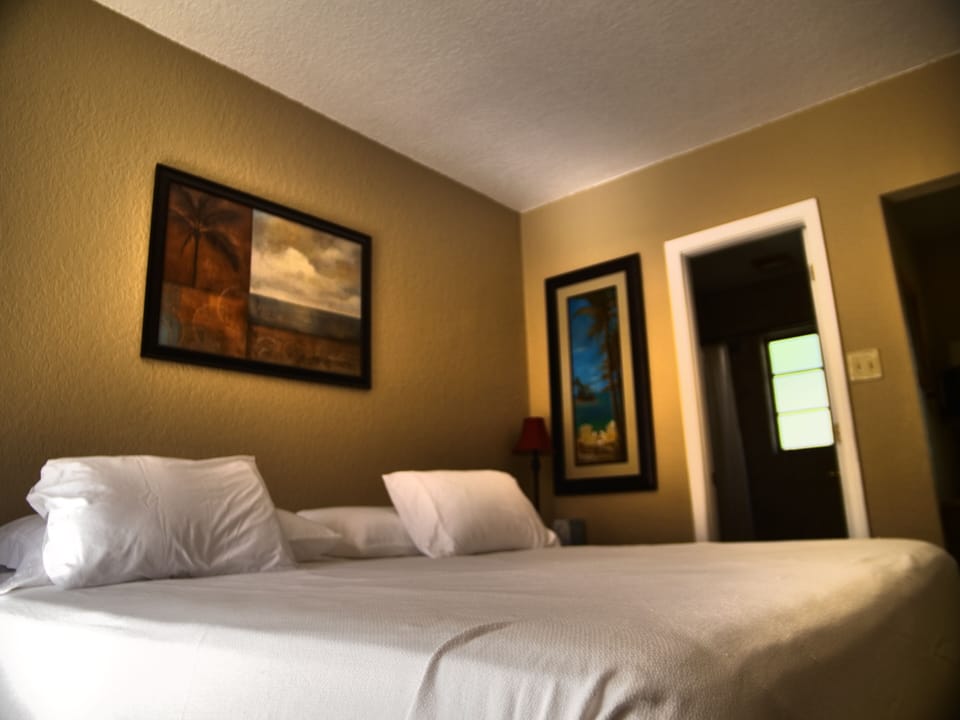 1 bedroom, Egyptian cotton sheets, premium bedding, soundproofing