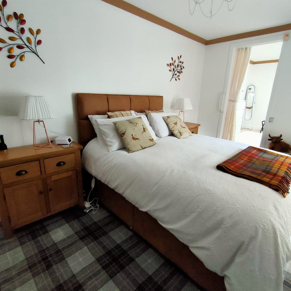 King size bed Apt