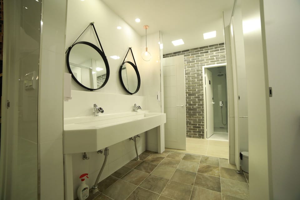 Bathroom sink