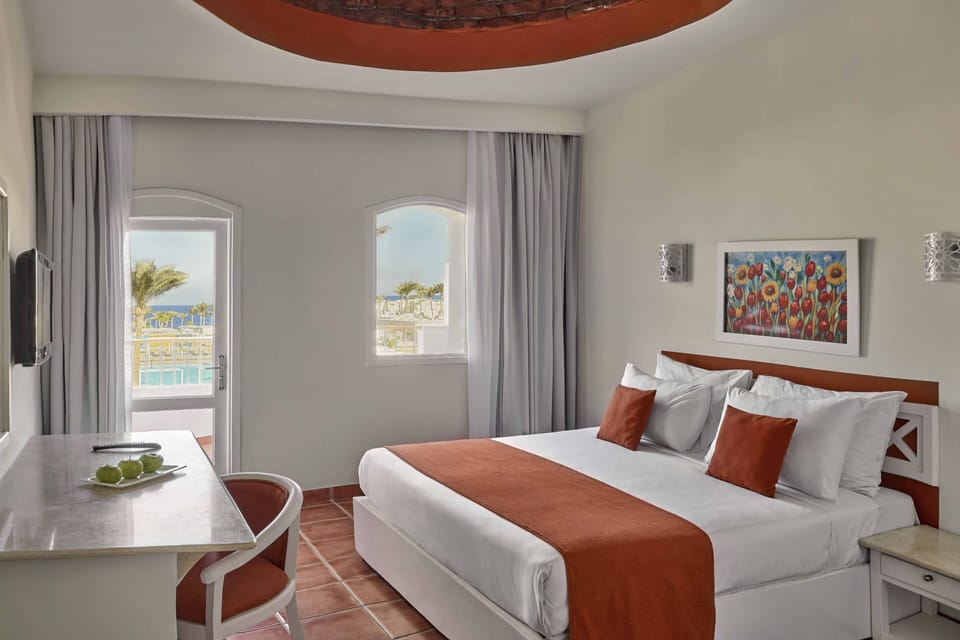Standard Room, Pool View (Superior, King or Twin Bed) | Minibar, in-room safe, desk, blackout drapes