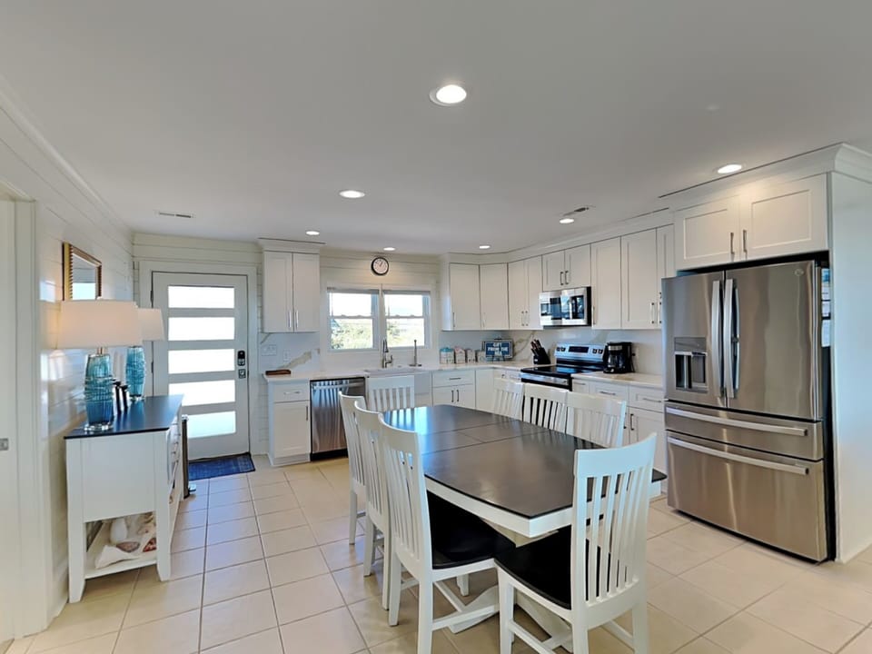 Dining Area - Seating for 8