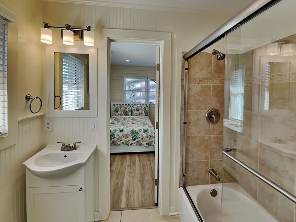 Jack-n-Jill Bathroom - Shower/Tub Combo - Bedroom 2+3 Access
