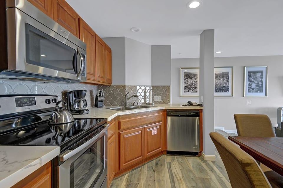 KITCHEN TIGHT mls.jpg