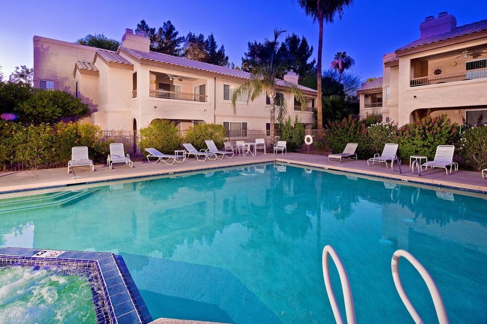 Relaxing heated pool and hot tub!