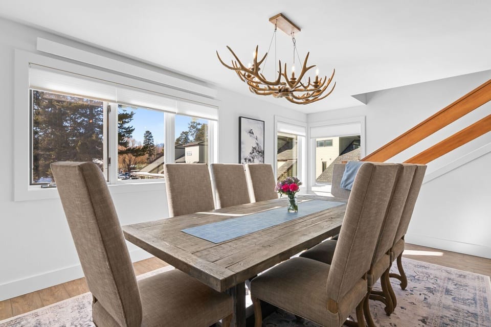 Dining Room - Mid Level