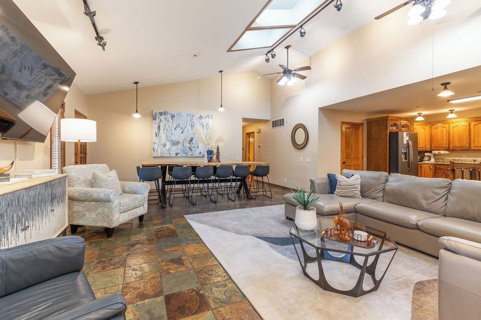 Open living room with tons of space!