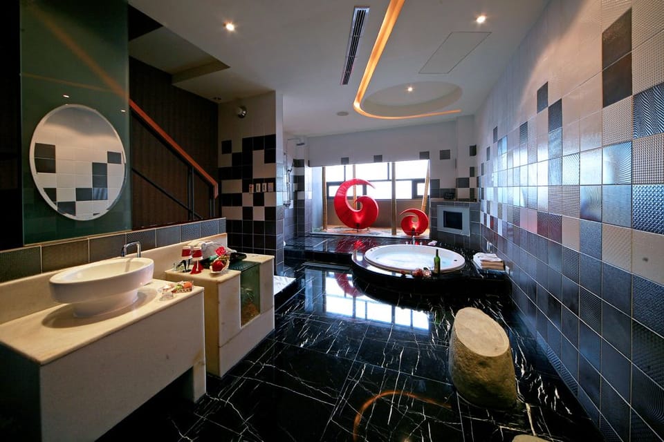 Superior Double Room (Type C) - Check in 18:00 | Bathroom | Separate tub and shower, jetted tub, rainfall showerhead