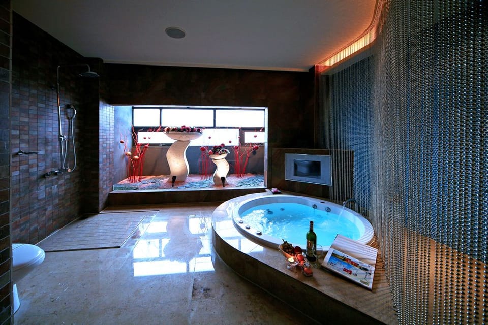 Superior Double Room (Type C) - Check in 18:00 | Bathroom | Separate tub and shower, jetted tub, rainfall showerhead