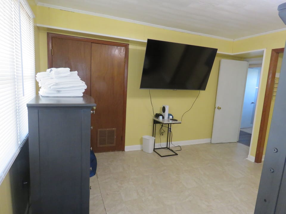 Bunk room has 55in smart tv with Xbox one s and 4 controllers 