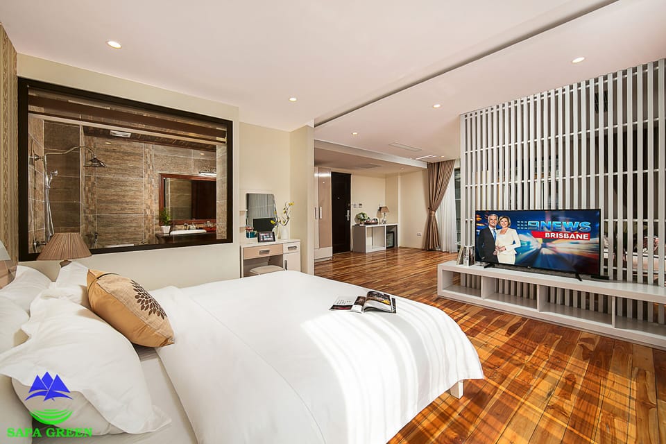 Luxury Suite | Egyptian cotton sheets, premium bedding, pillowtop beds, minibar