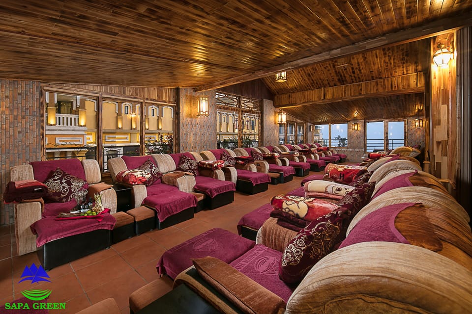 Couples treatment rooms, sauna, hot tub, steam room, body treatments