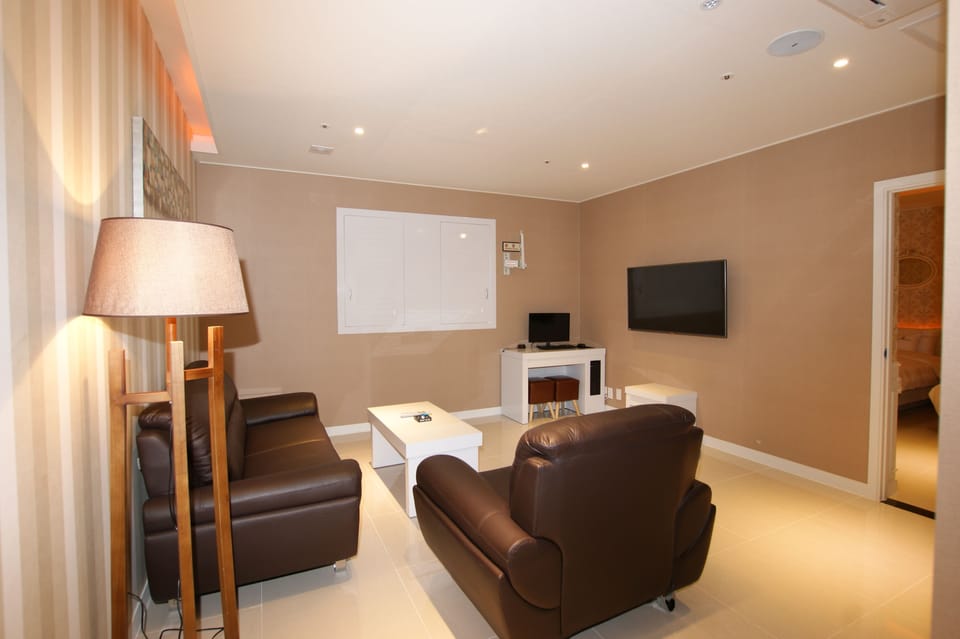 Suite | Premium bedding, down comforters, desk, laptop workspace