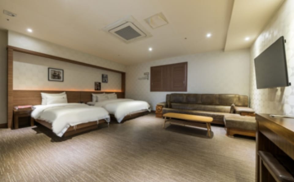 Deluxe Twin Room | Premium bedding, down comforters, desk, laptop workspace