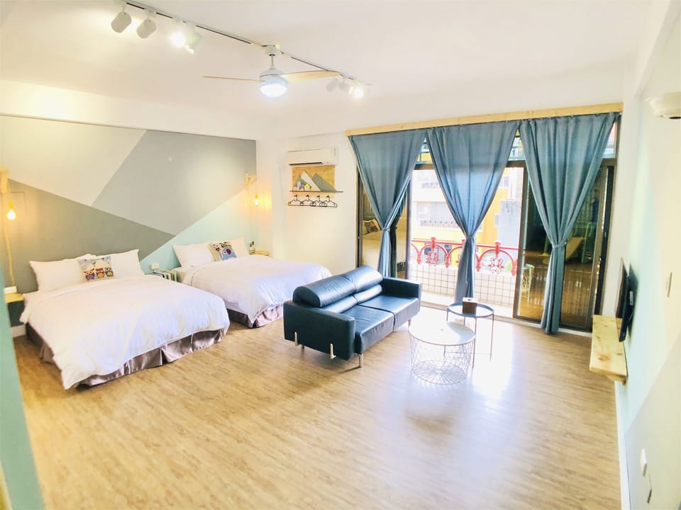Signature Quadruple Room, 1 Bedroom, Non Smoking | Down comforters, rollaway beds, free WiFi, bed sheets