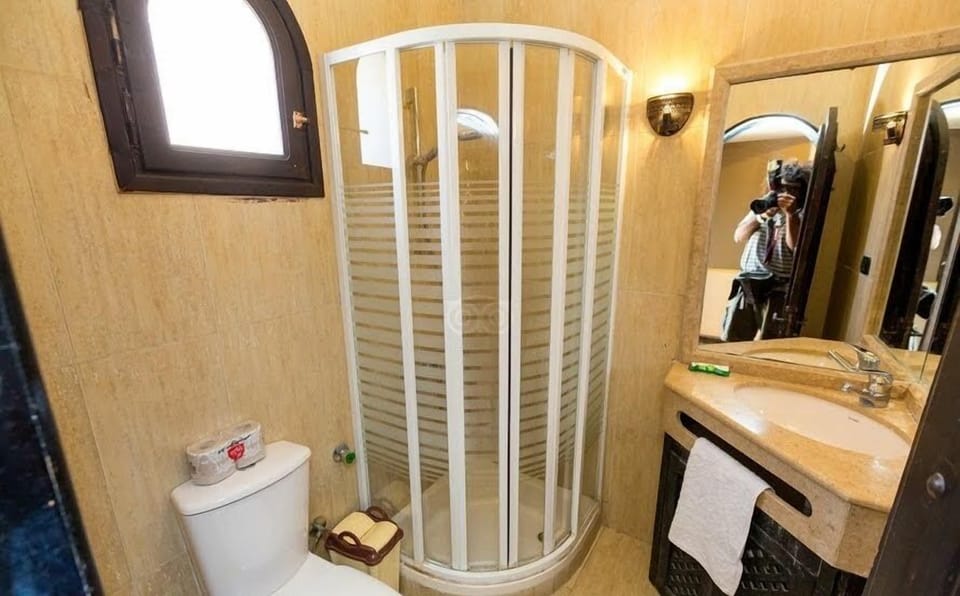 Shower, towels