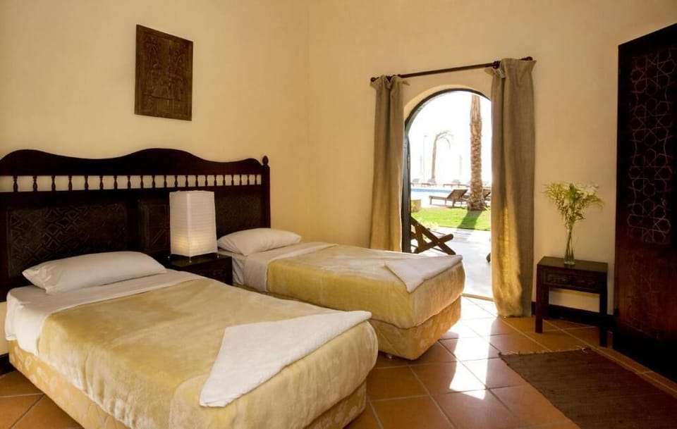 Egyptian cotton sheets, minibar, in-room safe, bed sheets