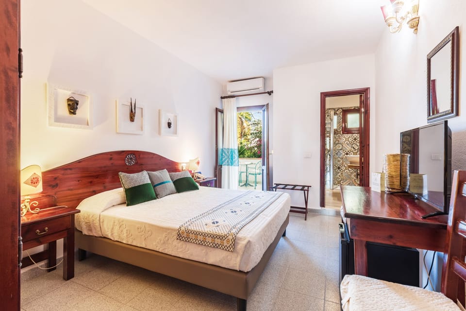 Design Double Room | Premium bedding, minibar, in-room safe, desk