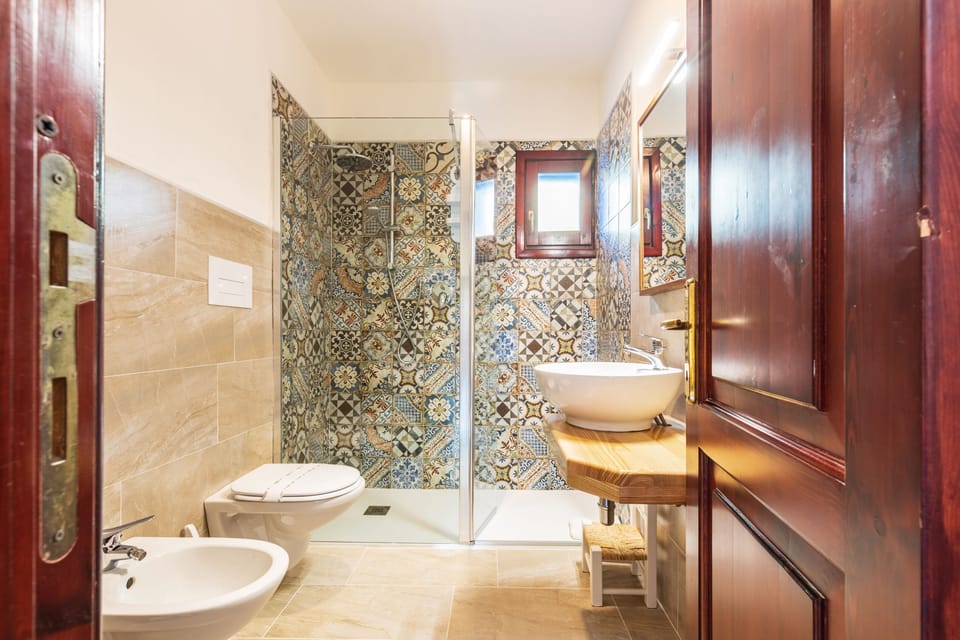 Design Double Room | Bathroom | Shower, free toiletries, hair dryer, bidet