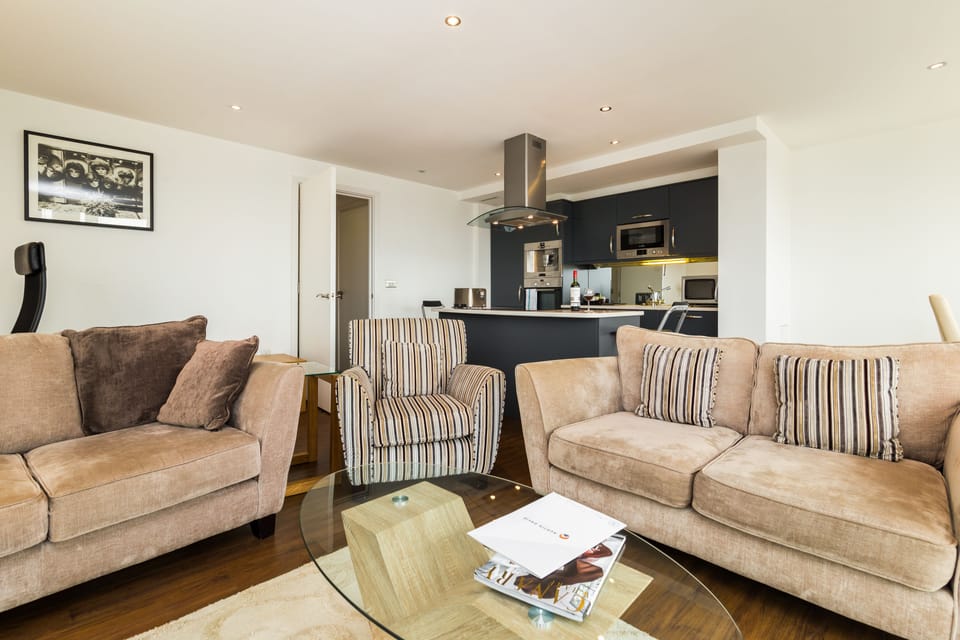 Apartment, 2 Bedrooms | Living room | Flat-screen TV