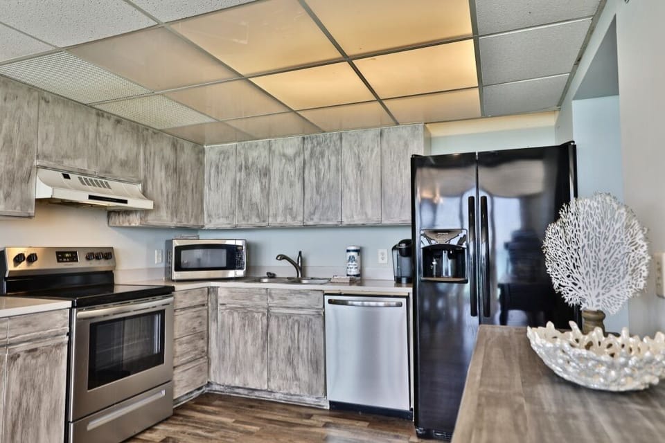Fully stocked kitchen.