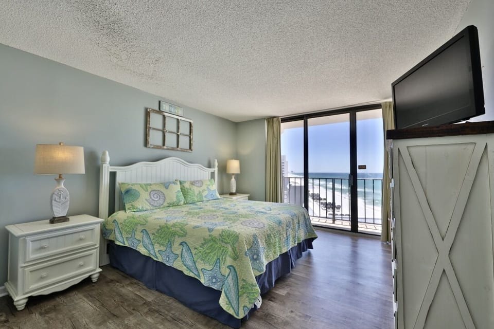 2nd master bedroom with a view of the Gulf!