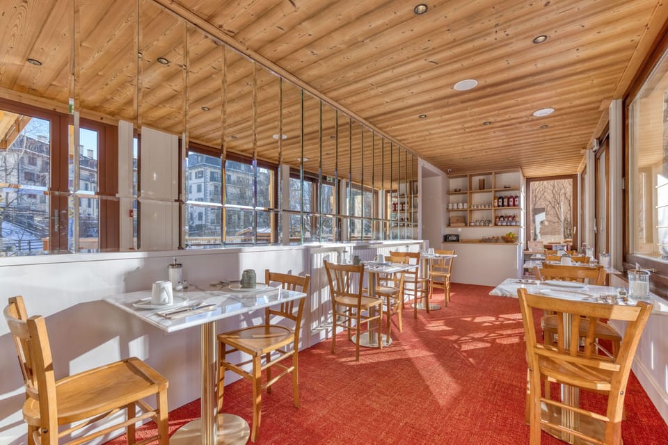 Daily buffet breakfast (EUR 17 per person)