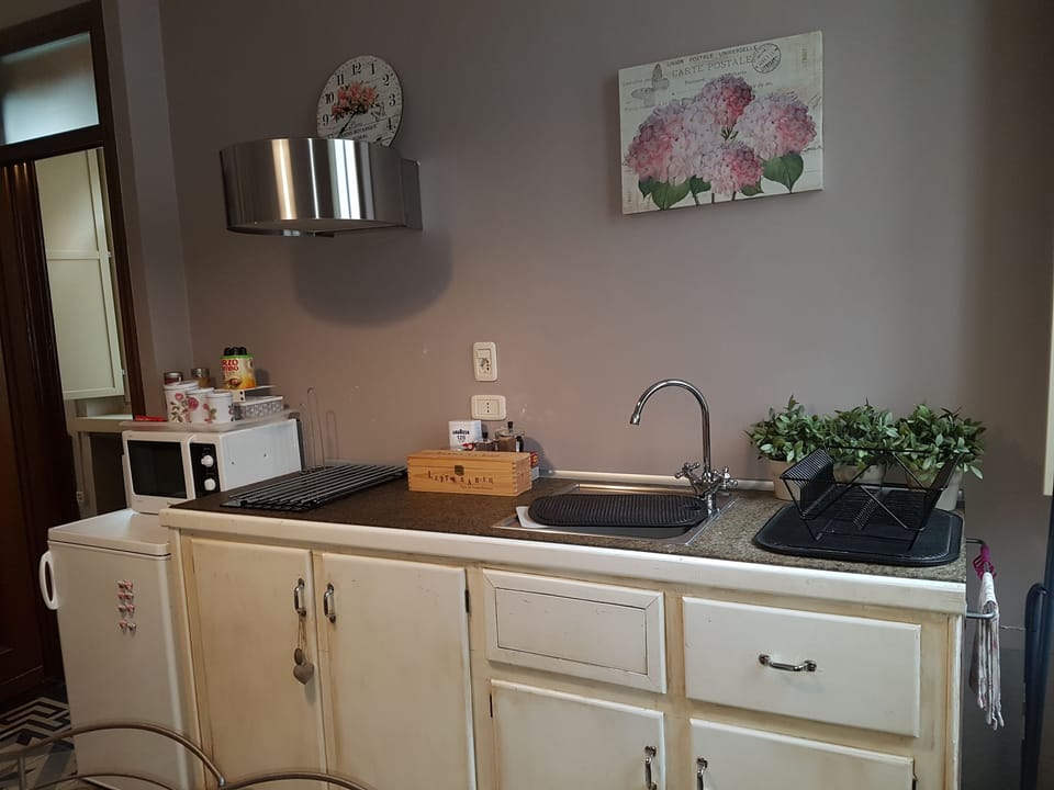 Apartment, Multiple Beds | Private kitchen | Electric kettle