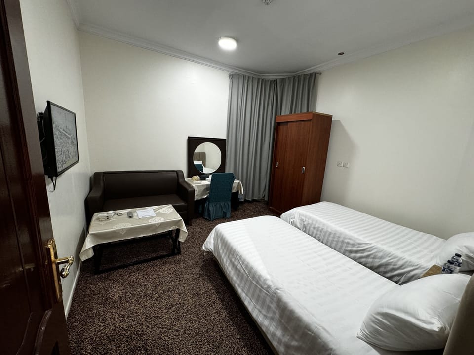 Economy Twin Room, 2 Twin Beds | Egyptian cotton sheets, premium bedding, pillowtop beds, blackout drapes