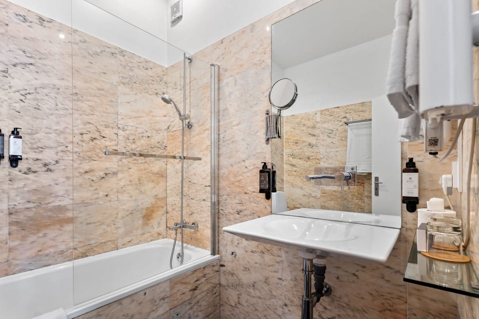 Quinta Colina by Shiadu Bed and Breakfast in Lisbon