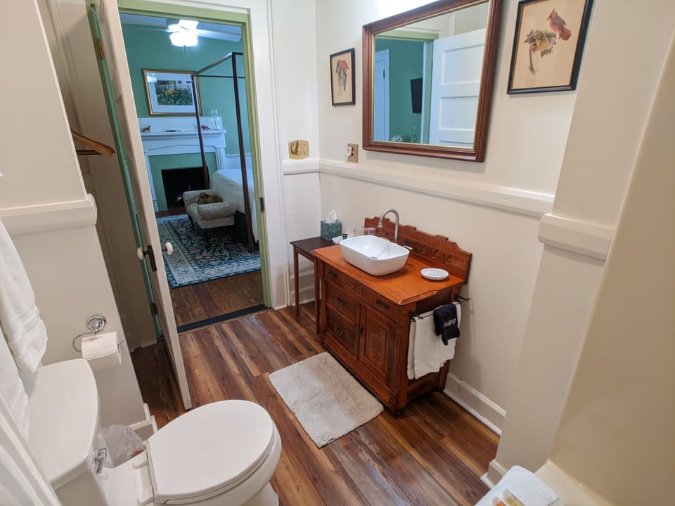 Eno | Bathroom | Designer toiletries, hair dryer, towels, soap