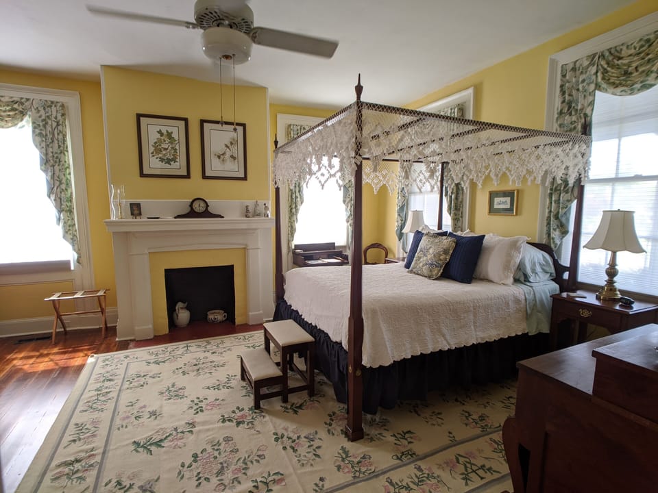 Swannanowa | 1 bedroom, premium bedding, individually decorated