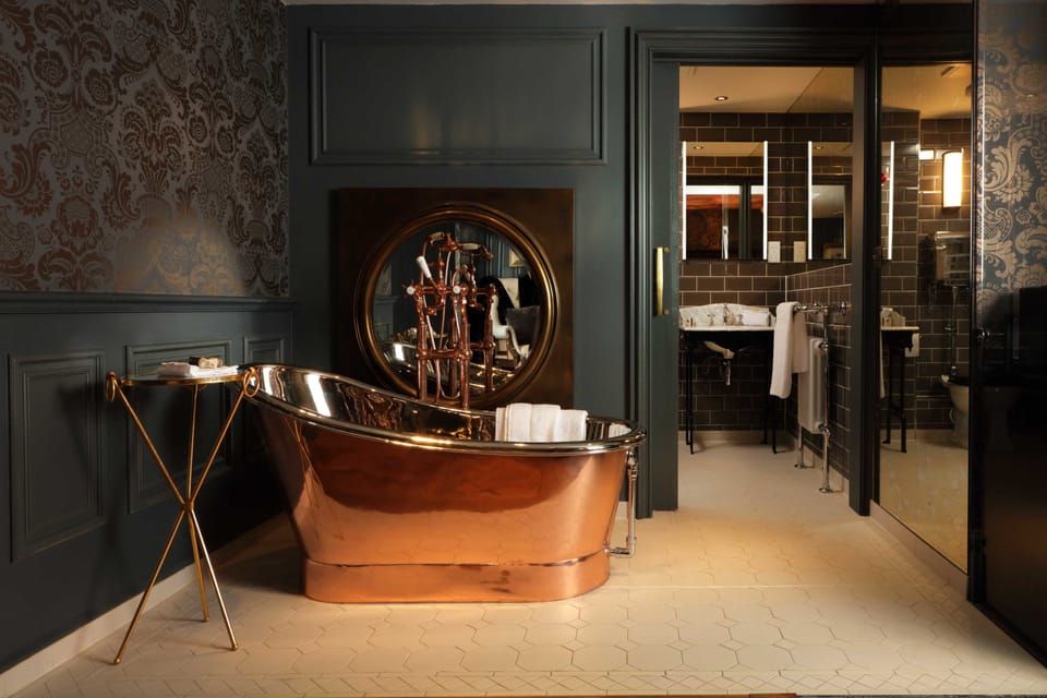 Premier Double Room, 1 King Bed, Hot Tub | Egyptian cotton sheets, premium bedding, minibar, in-room safe