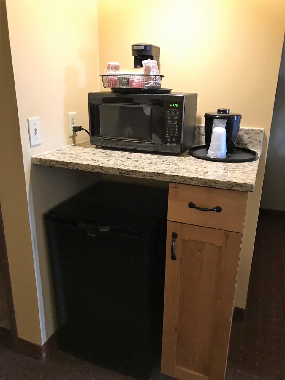 Room, 2 Queen Beds, Non Smoking | Room amenity