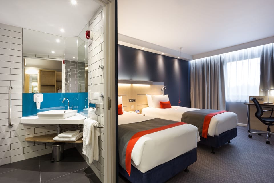 Standard Room, 2 Twin Beds, Accessible (with Free Hot Breakfast) | Desk, laptop workspace, iron/ironing board, free WiFi