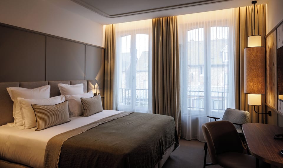 Premium bedding, in-room safe, desk, laptop workspace