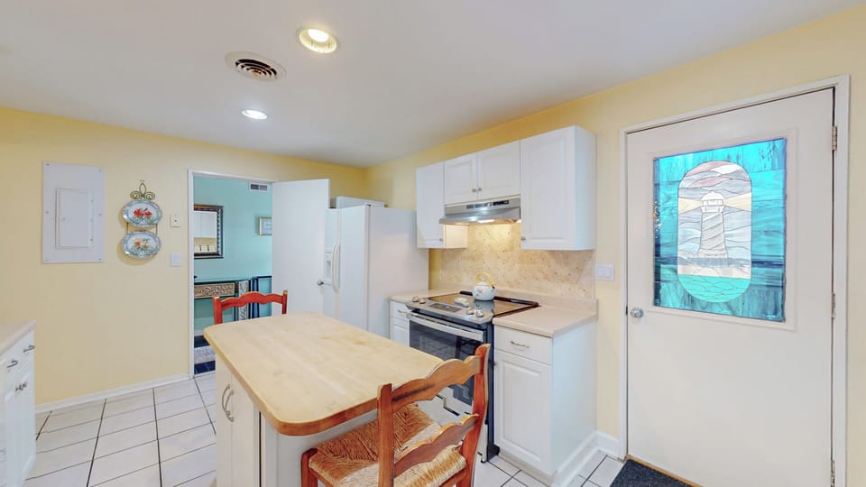 Eat-in Kitchen