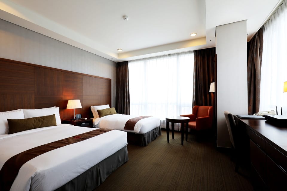 Deluxe Twin Room | Premium bedding, in-room safe, desk, blackout drapes