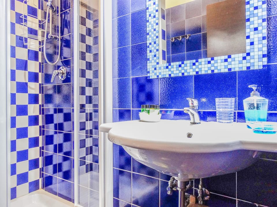 Double or Twin Room | Bathroom | Shower, free toiletries, hair dryer, bidet