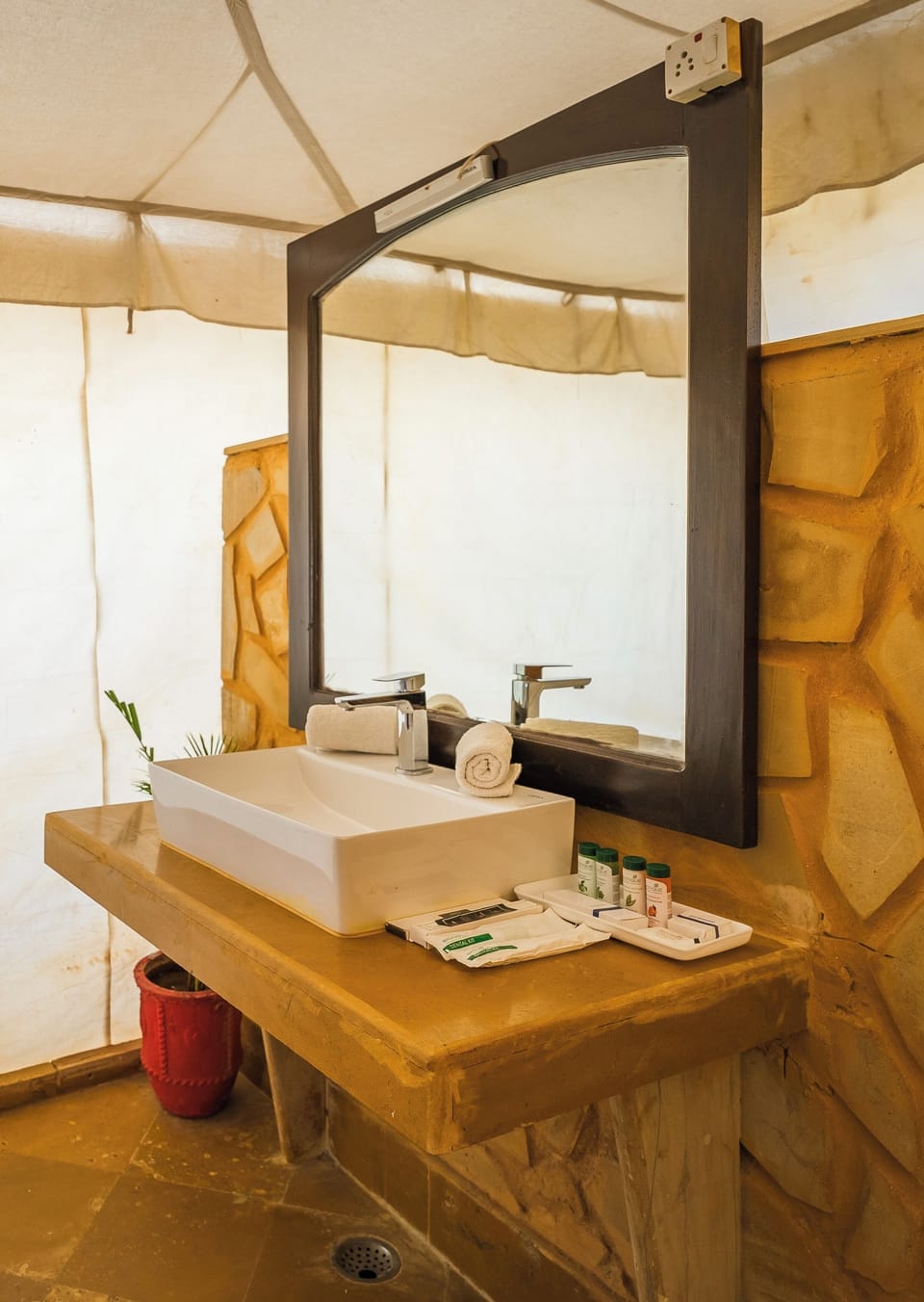 Luxury Tent | Bathroom | Shower, rainfall showerhead, free toiletries, slippers