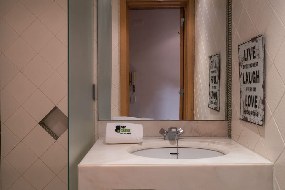 Casa de banho 2 | Bathroom 2