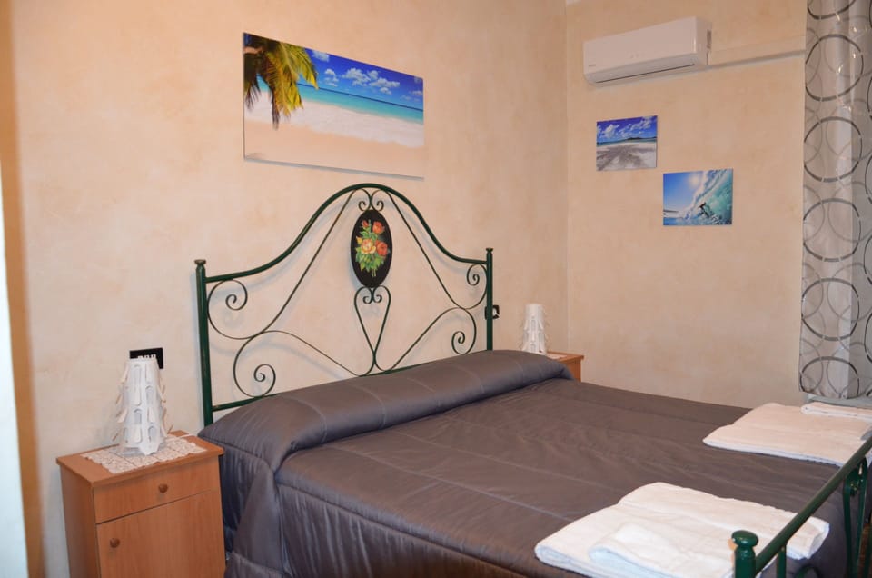 Desk, soundproofing, cribs/infant beds, free WiFi