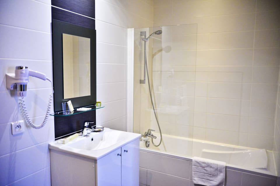 Shower, free toiletries, hair dryer, towels