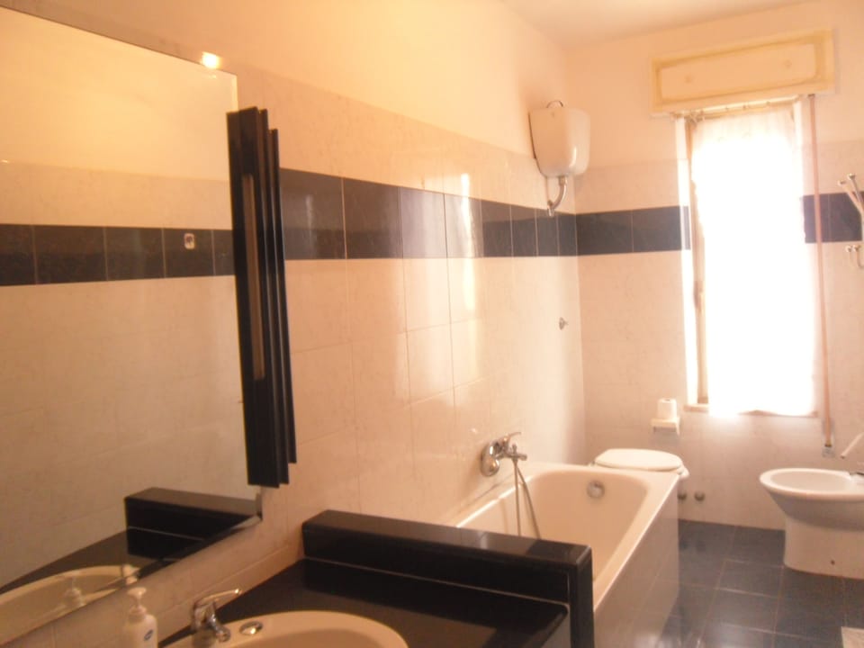 Apartment, 3 Bedrooms | Bathroom | Shower, rainfall showerhead, free toiletries, hair dryer