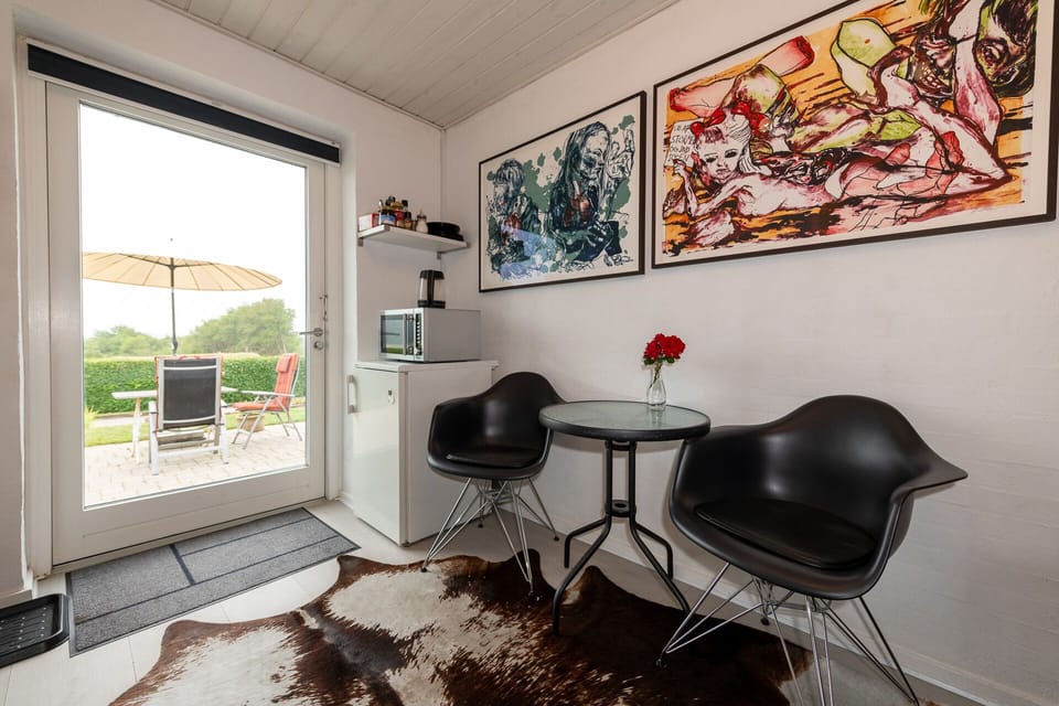 Double Room, 1 King Bed, Shared Bathroom | Premium bedding, rollaway beds, free WiFi, bed sheets