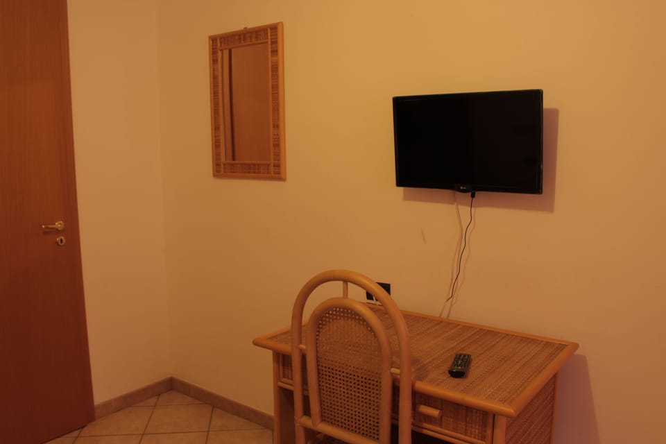 Double or Twin Room, Hill View (10) | Cribs/infant beds, free WiFi, bed sheets