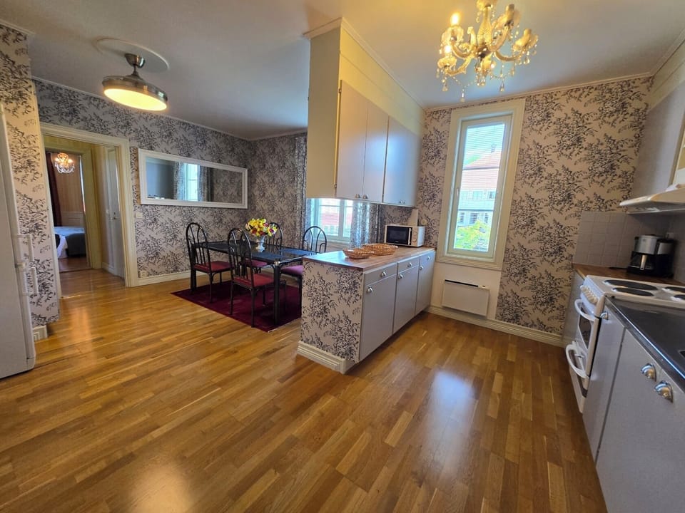 Apartment, 2 Bedrooms | Individually decorated, desk, laptop workspace, blackout drapes