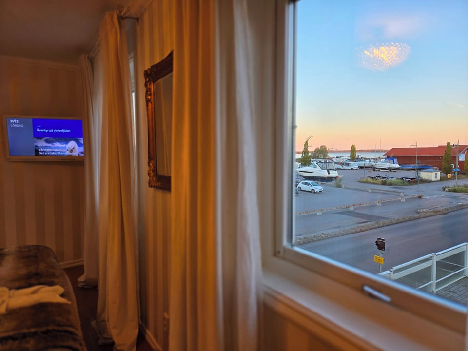 Vänerport Lakefront Hotel in Västra Götaland County