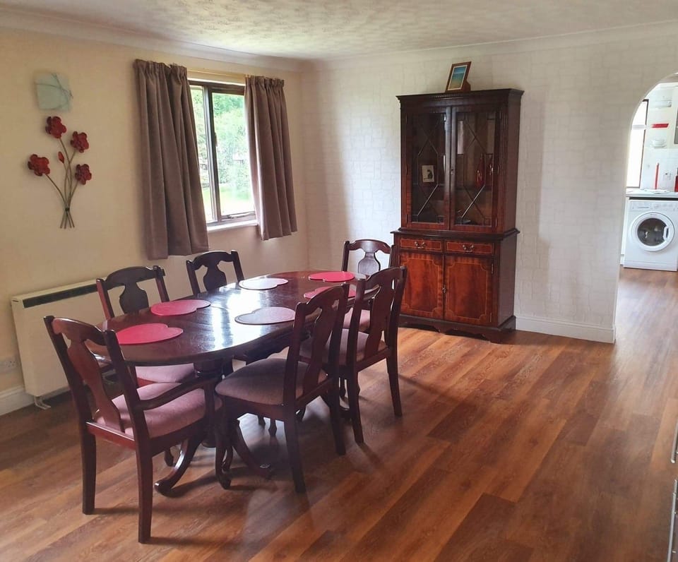 Family Villa, 3 Bedrooms, Lake View | In-room dining