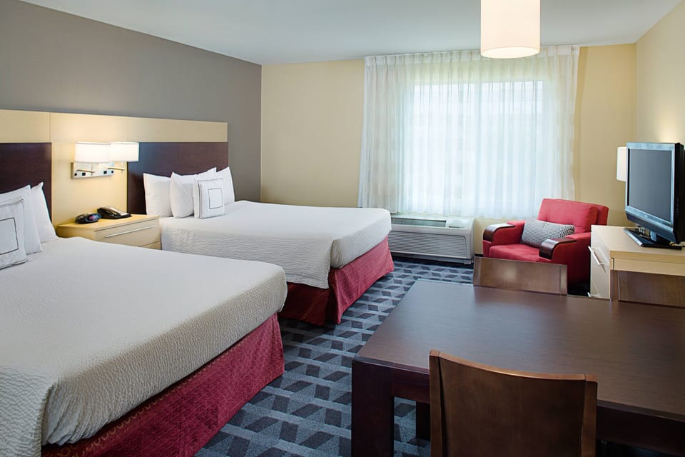 Egyptian cotton sheets, premium bedding, in-room safe, desk